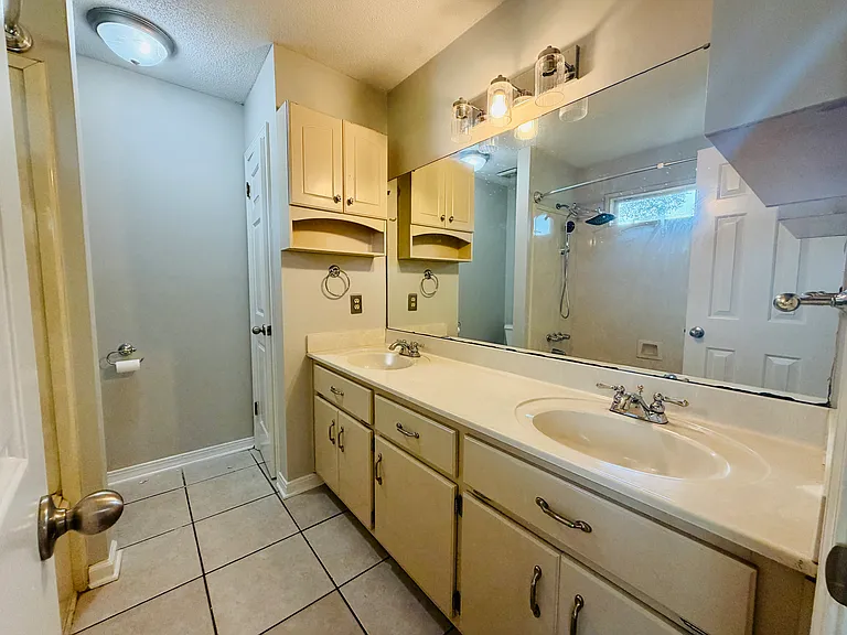 570 Becky Ln — Photo 8
