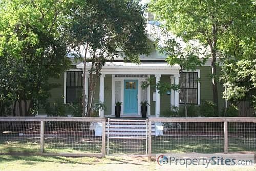 1st image of 138 Leopold St