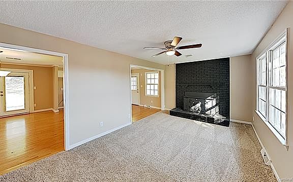 4th image of 300 Woodstream Dr