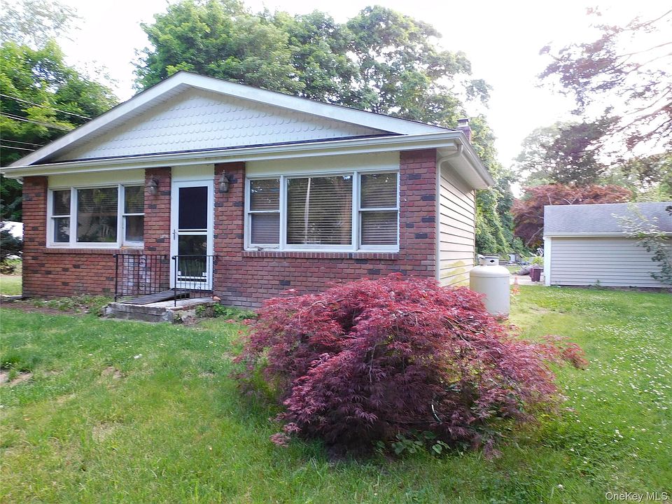 1st image of 40 Wood Road