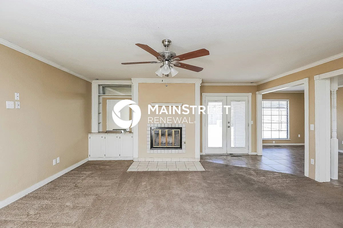 Living Room - 621 S Willowood Dr