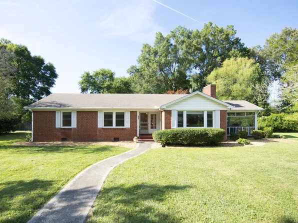 303 Druid Ln, Tullahoma, TN 37388