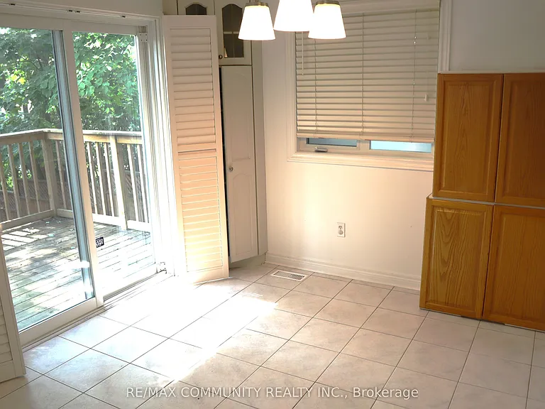 66 Coolspring Cres — Photo 7