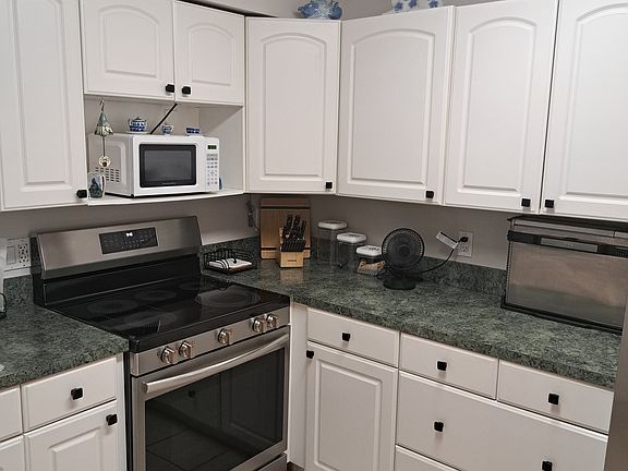 OVEN / STOVE/ MICROWAVE