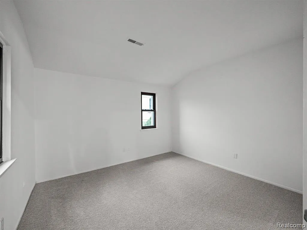 3 bed, 1495 sqft, $2,599 — Photo 2