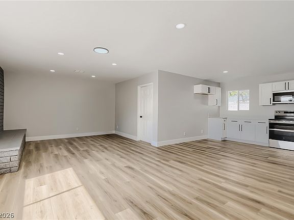 4th image of 6124 Halifax Cir