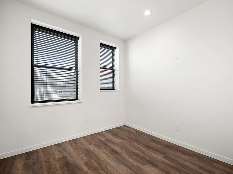 131 S Sherman St — Photo 46