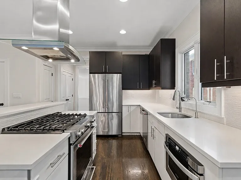 1627 John St #A — Photo 8