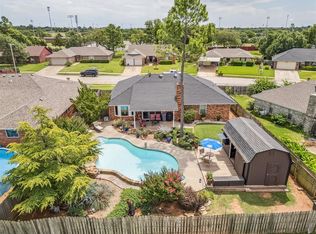 1801 E Hills Dr, Moore, OK 73160