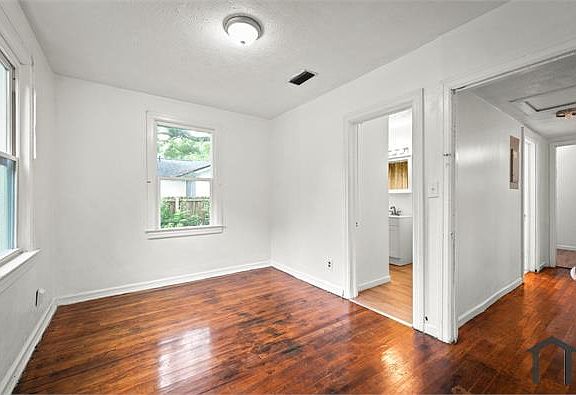 3rd image of 270 Mulberry St