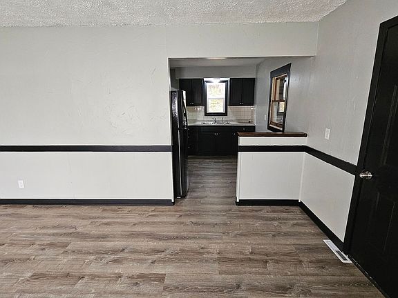 3rd image of 184 Cliffbrook Dr