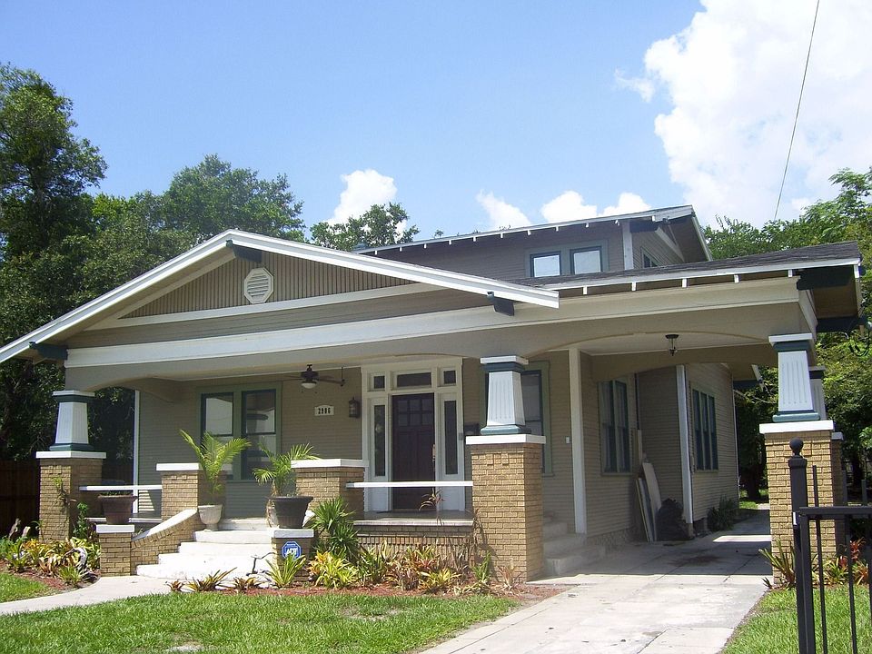 2906 Elmore Ave