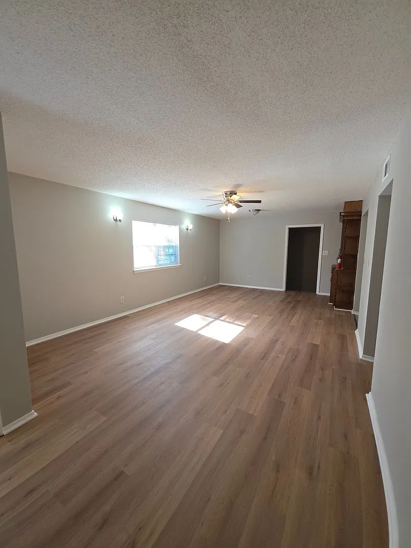 920 N. Fargo — Photo 2