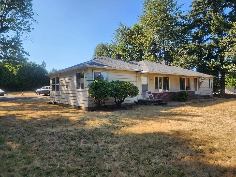 1047 NE 162nd Ave