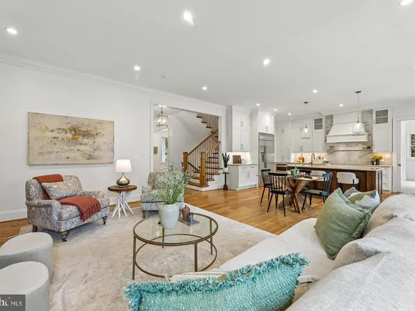 7926 Bolling Dr, Alexandria, VA 22308