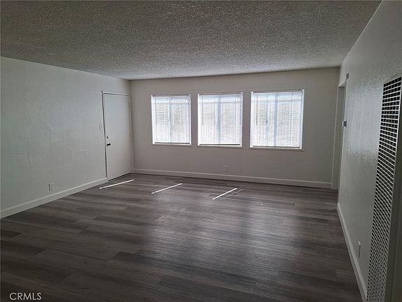 5th image of 1040 W Reeve St