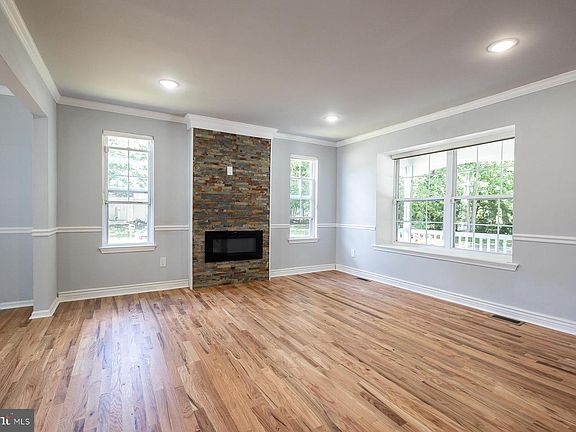 5th image of 11 Hancock Ln