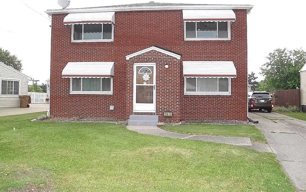 3 bed, 2592 sqft, $1,900 — Photo 1