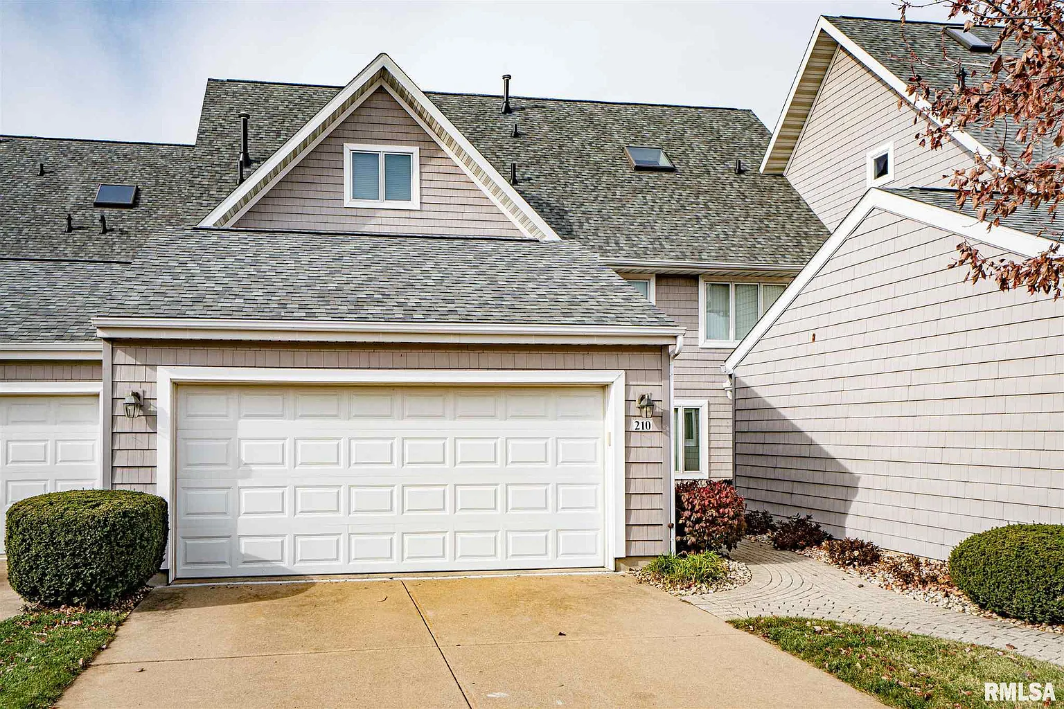 210 Harbor Pointe Dr photo 1