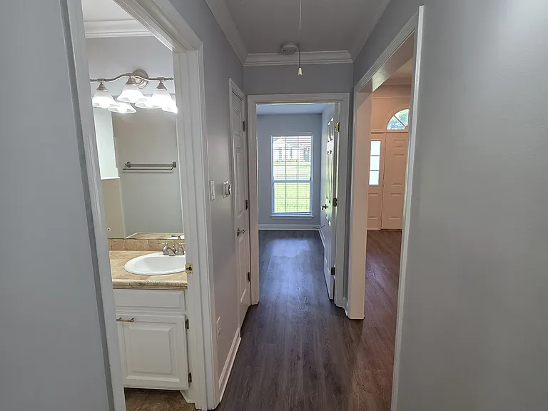 401 Hemlock Dr — Photo 4