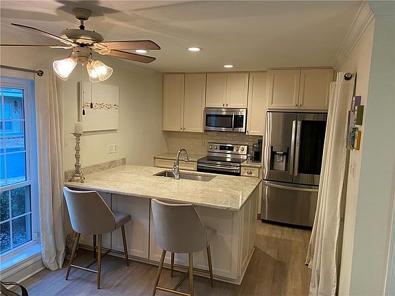 3rd image of 2601 Metairie Lawn Dr Unit 102