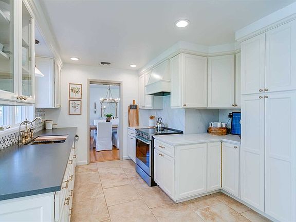 2nd image of 17 Woodlot Ln