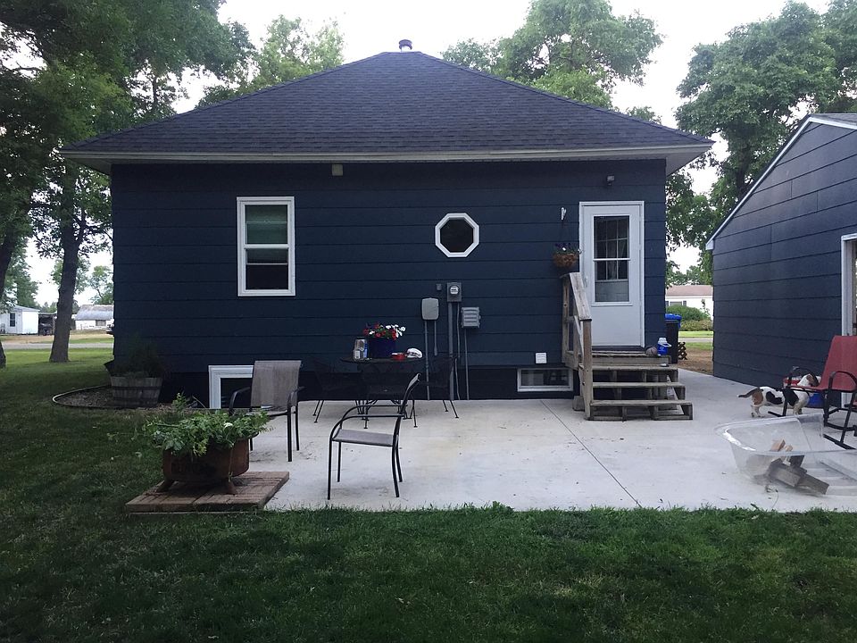 2nd image of 105 W 1st St