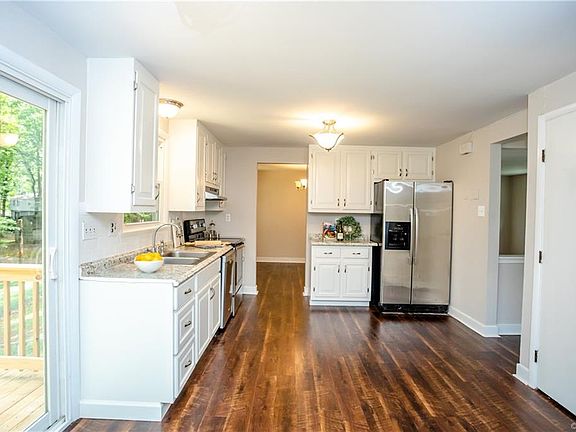 5th image of 103 Carbe Ct