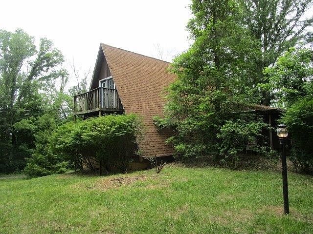 1st image of 990 Robin Hill Dr
