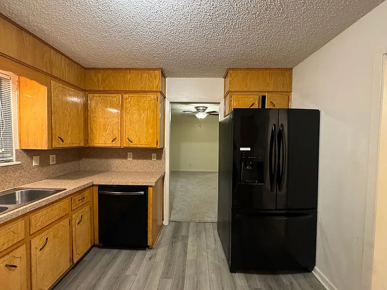605 Bellaire Dr — Photo 14