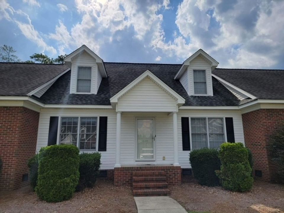 1st image of 628 Amberdale Cir W