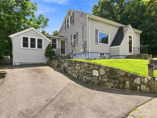 31 Coolidge Ave, Woonsocket, RI 02895