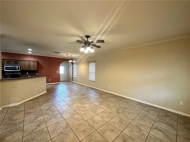 2545 Las Brisas St — Photo 6