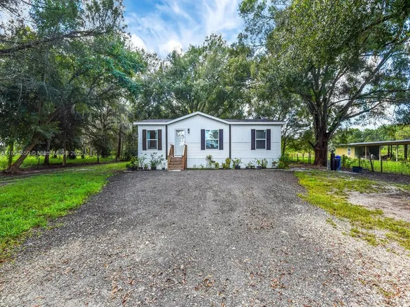 1079 Summerall Rd, Labelle, FL 33935