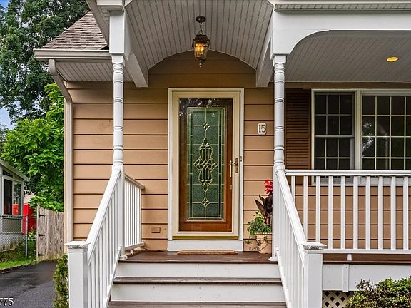 2nd image of 15 Oak Ln