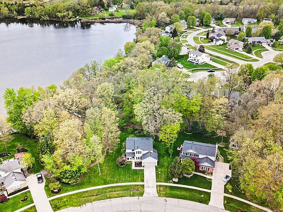 2nd image of 9410 Sandlewood Dr