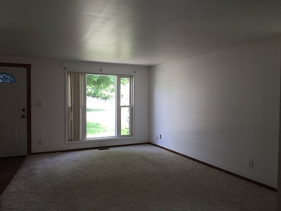 5th image of 19 Delores Ave