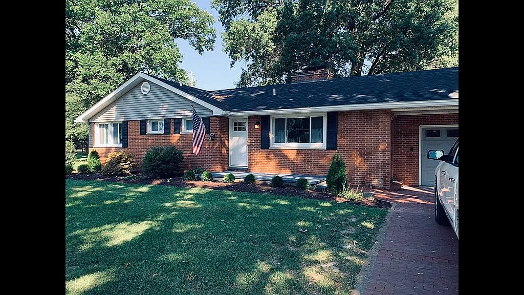 1212 Cardinal Dr photo 1