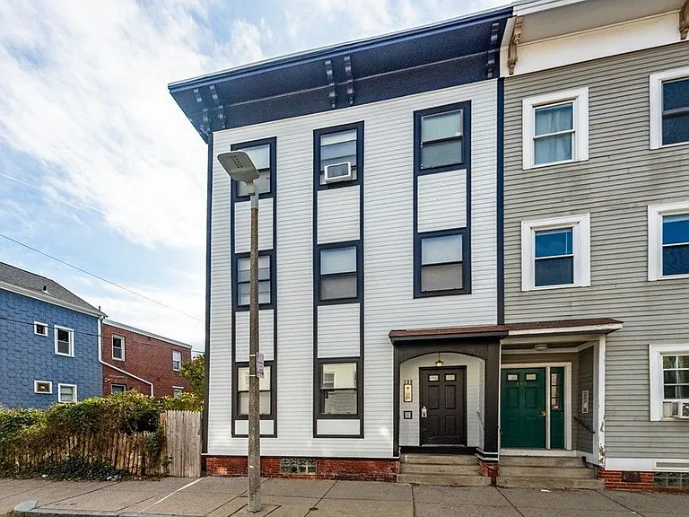 135 W Seventh St — Photo 1