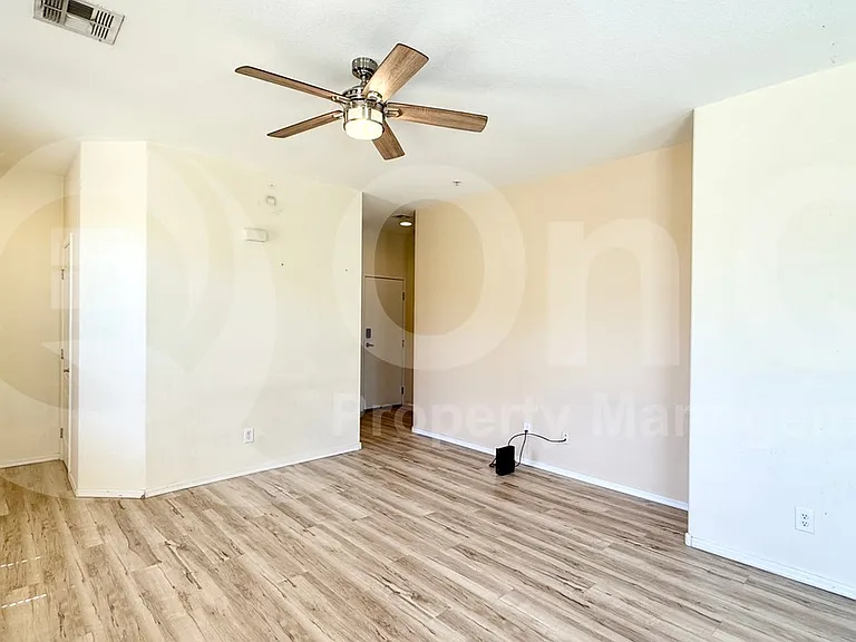 2725 E Mine Creek Rd #1085 — Photo 6
