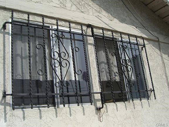 5th image of 1136 W Florence Ave