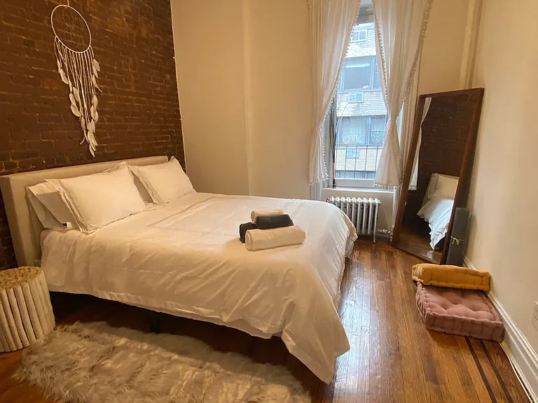 211 E 14th St #4 — Photo 5
