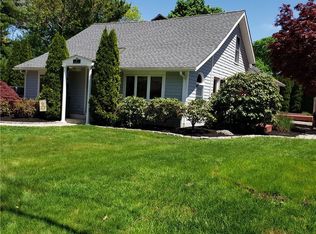 14 Primrose Dr, Warwick, RI 02818