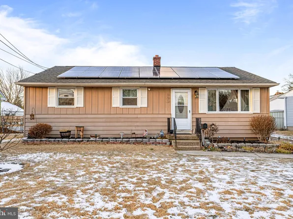 303 W Henry St, Palmyra, NJ 08065