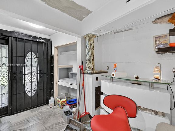 3rd image of 1041 Sanger St