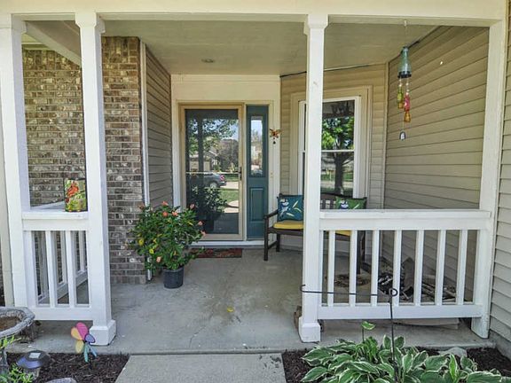 3rd image of 1107 Hornbeam Cir W