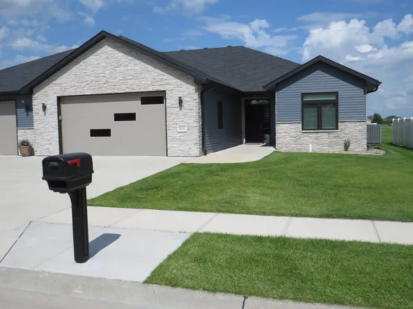 3157 Kozy Dr, Columbus, NE 68601
