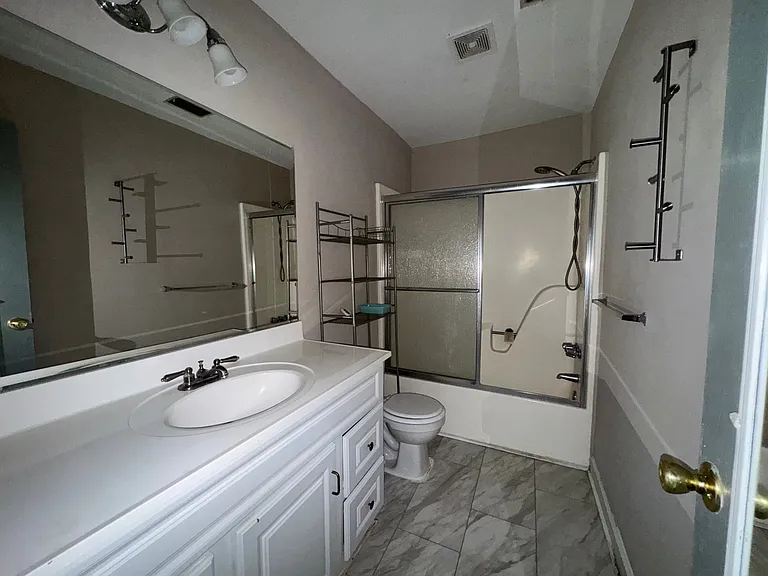 8027 Country Oaks Rd — Photo 11
