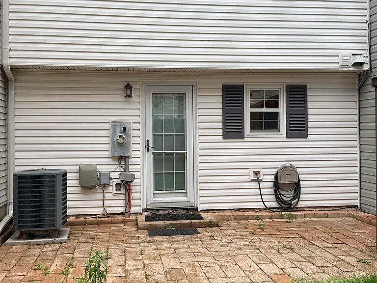 Dulany Ct — Photo 2