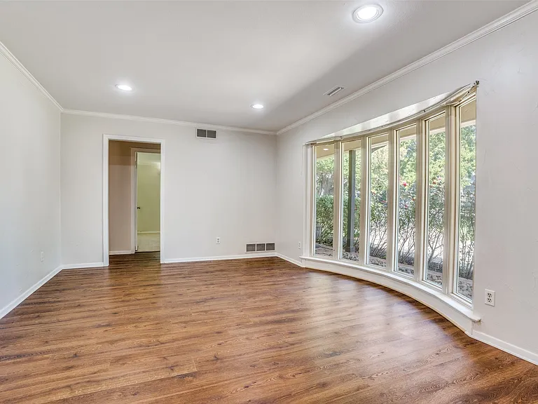 10534 Royal Springs Dr — Photo 9